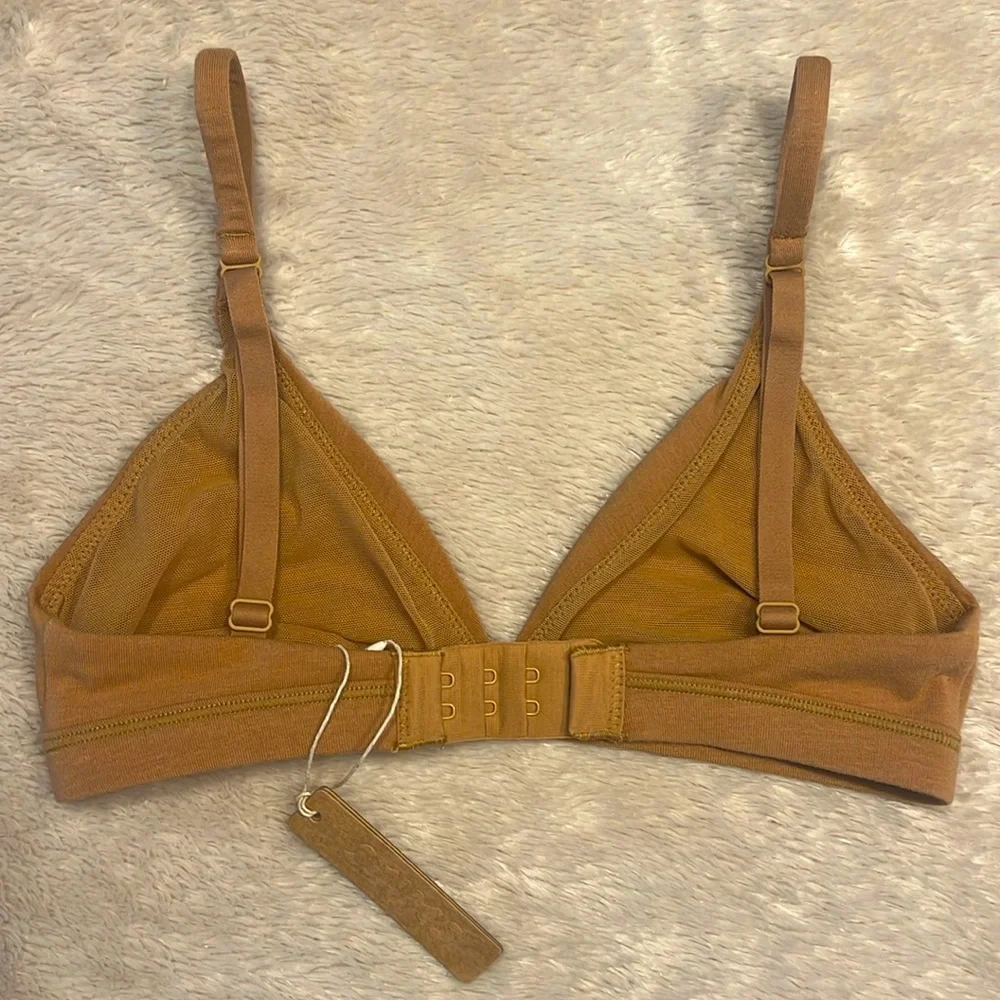 SKIMS Triangle Bralette - Picture 3 of 9
